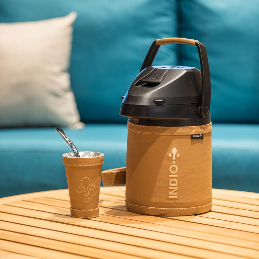 TERMO INOX 2.5L SIMIL CUERO – RITUAL PARA CELEBRAR